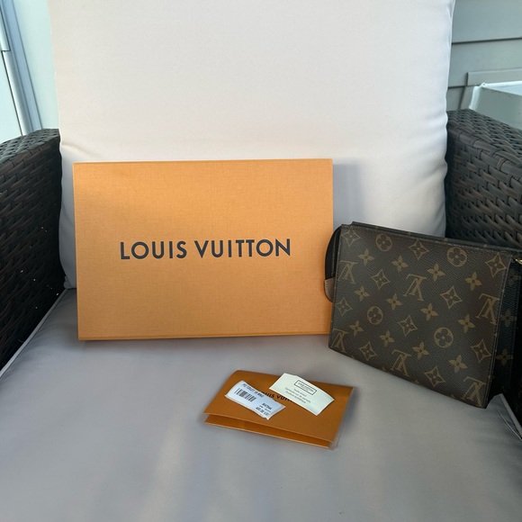Handbags - AUTHENTIC LOUIS VUITTON Toiletry Pouchette 19.  Stamp code UB1149.
